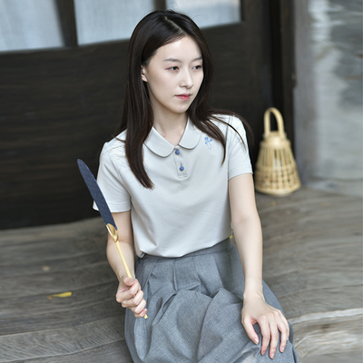 翻领文艺绣花两粒扣圆角翻领T恤