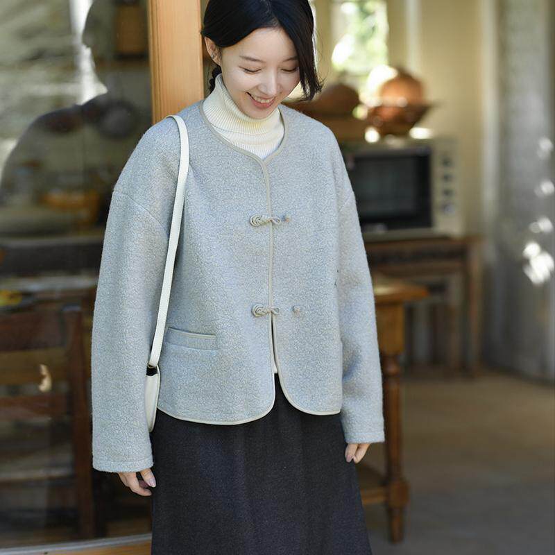 圆领竹叶绣花毛呢短外套