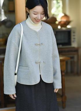 24QDA-393【竹叶青青】前世今生复古温婉文艺圆领花扣毛呢外套