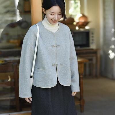 圆领竹叶绣花毛呢短外套