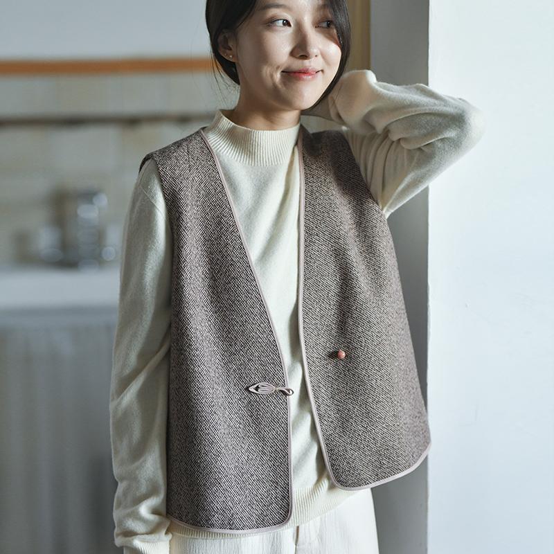 一粒花扣包条毛呢马夹