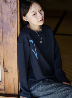 25QDA-121【花与月】前世今生简约文艺圆领宽松长袖绣花T恤