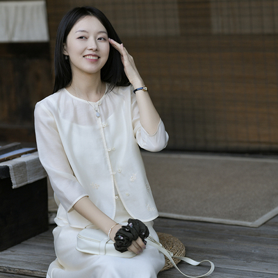 清逸圆领绣花单排扣开衫