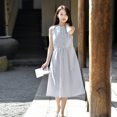 日常花边圆领无袖格子连衣裙
