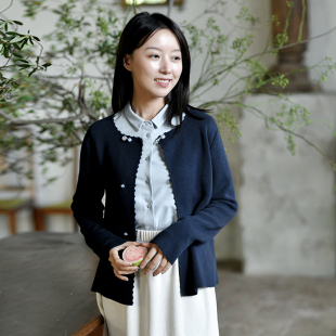 前世今生复古圆领花扣棉针织开衫 3.20特卖 浮云闲 002 24QDM