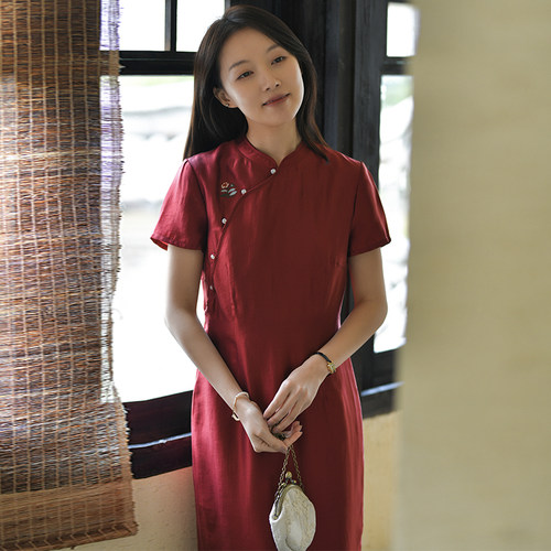 新中式温婉立领斜襟刺绣旗袍