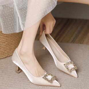 不累脚婚鞋 水钻气质小跟3cm中跟5厘米高跟鞋 女细跟尖头配裙子单鞋