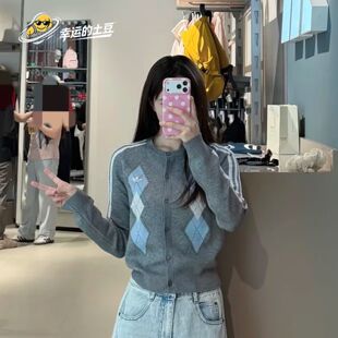 Adidas三叶草 女子运动休闲潮流格纹菱格毛衣开衫 LH8703 LH8704