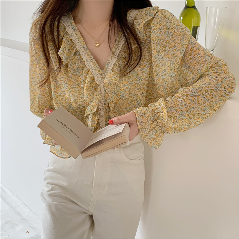 Real Price vintage sweet floral shirt V-neck design horn sleeve Western Chiffon Top