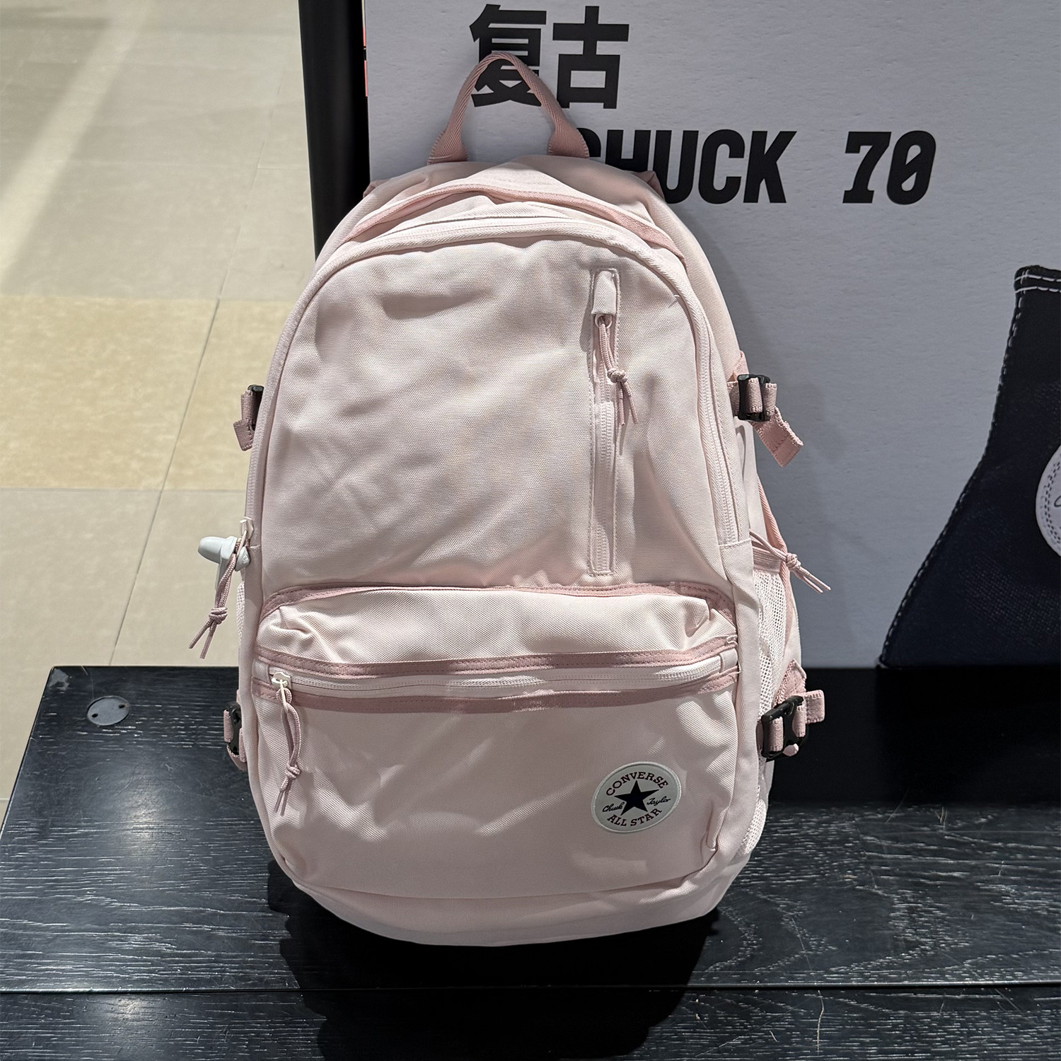 匡威浅樱粉大容量双肩背包