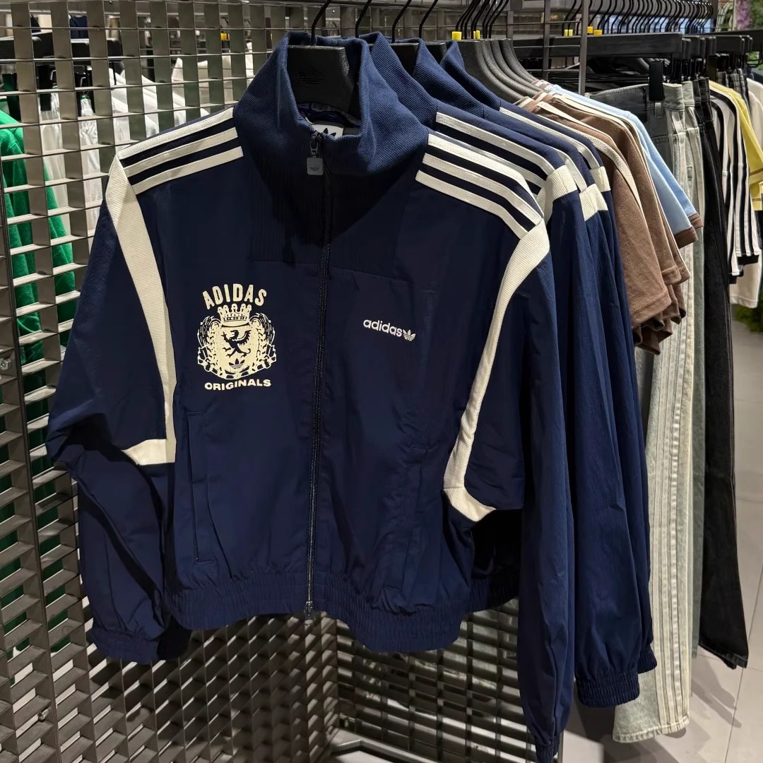 25年秋季女子复古梭织足球风