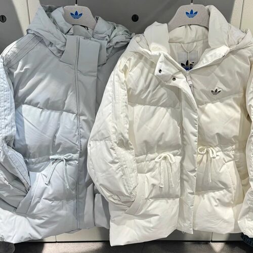 三叶草女子可拆卸帽子抽绳羽绒服