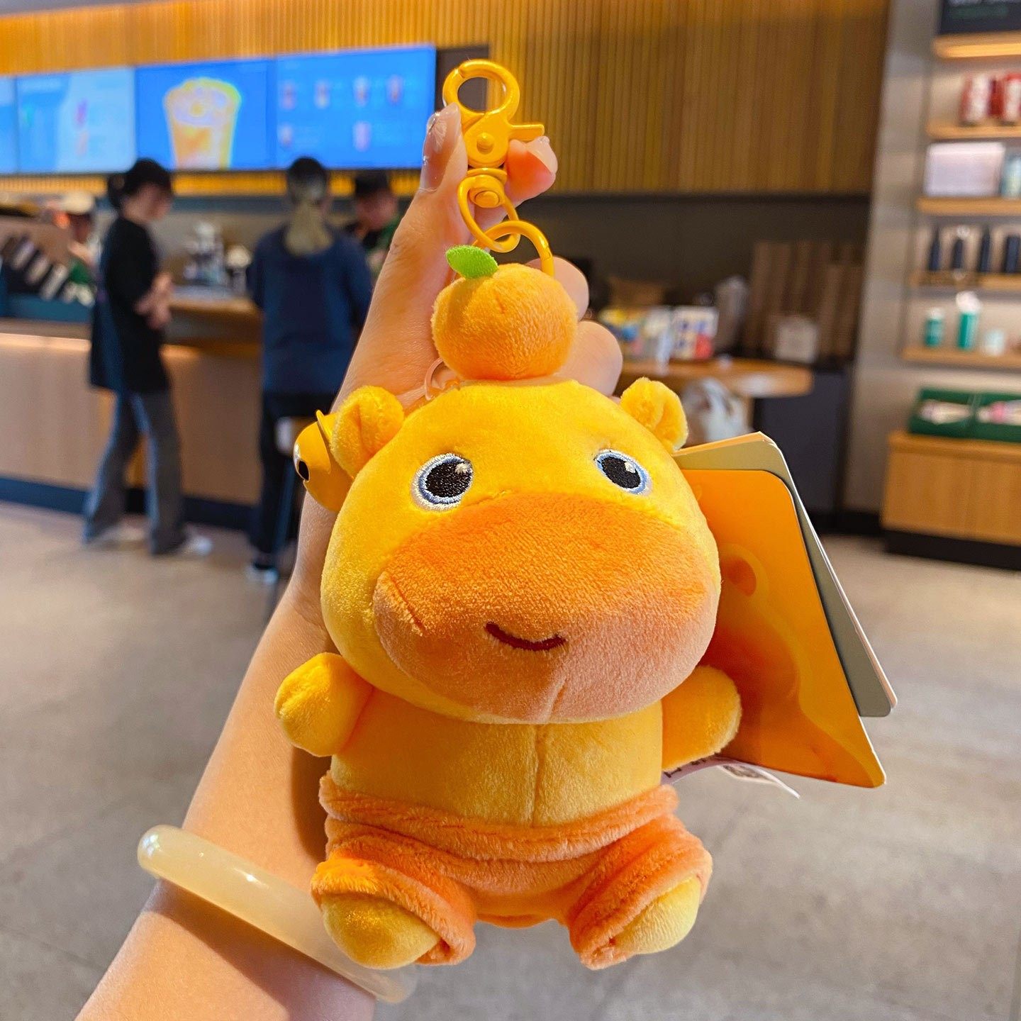 正版水豚噜噜玩偶毛绒挂件钥匙扣趣味拉线旋转公仔学生书包钥匙链