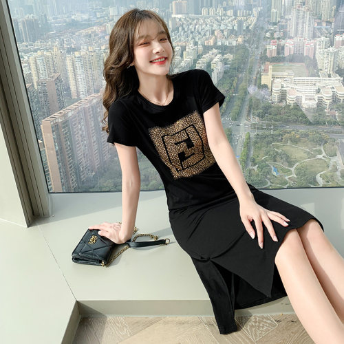 2025夏季新款短袖休闲连衣裙女气质收腰显瘦开叉中长款过膝t恤裙