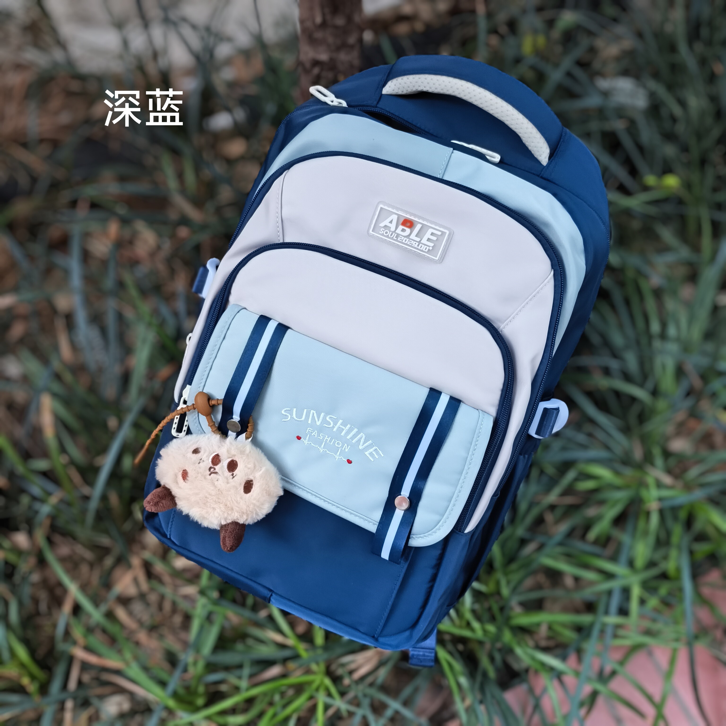 书包女生防水简约耐磨学生初高中生背包轻便大容量结实减负双肩包