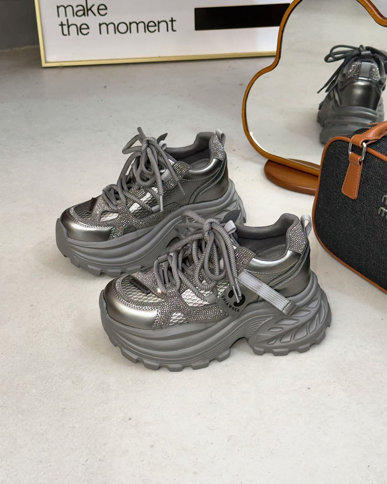 水钻加绒厚底老爹鞋女2025冬款增高显脚小轻便运动休闲百搭松糕鞋