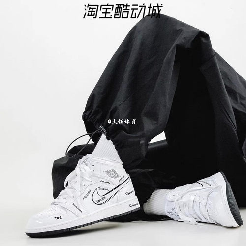 JORDAN黑白中帮篮球鞋