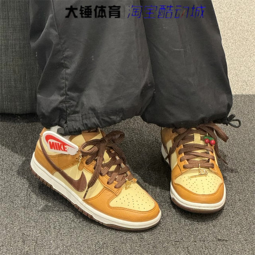 Nike/耐克Dunk Low米棕低帮时尚舒适女鞋休闲运动板鞋HQ7487-700