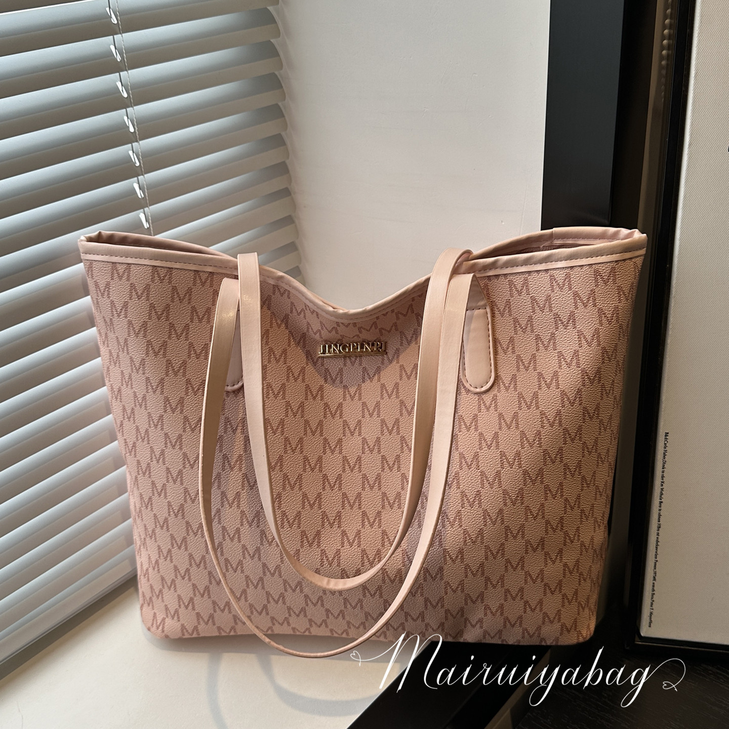 大容量通勤时尚百搭单肩托特包