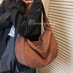 松弛感复古麂皮绒包包女2025秋冬新款通勤单肩包休闲大容量斜挎包