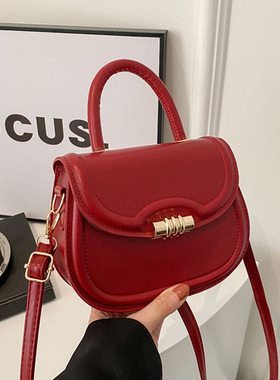 手提红色包包春夏女2024新款潮复古马鞍包小众百搭单肩斜挎包婚包