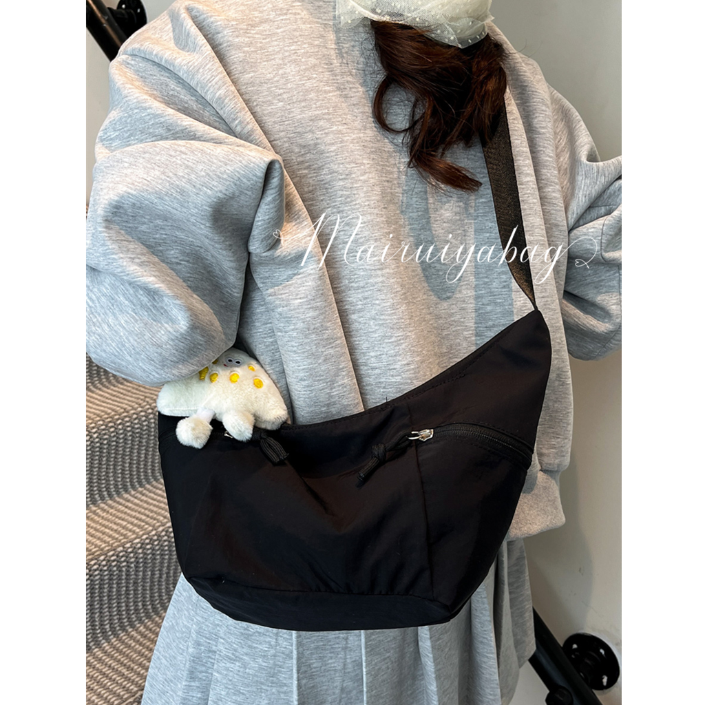 时尚百搭简约纯色大容量饺子包