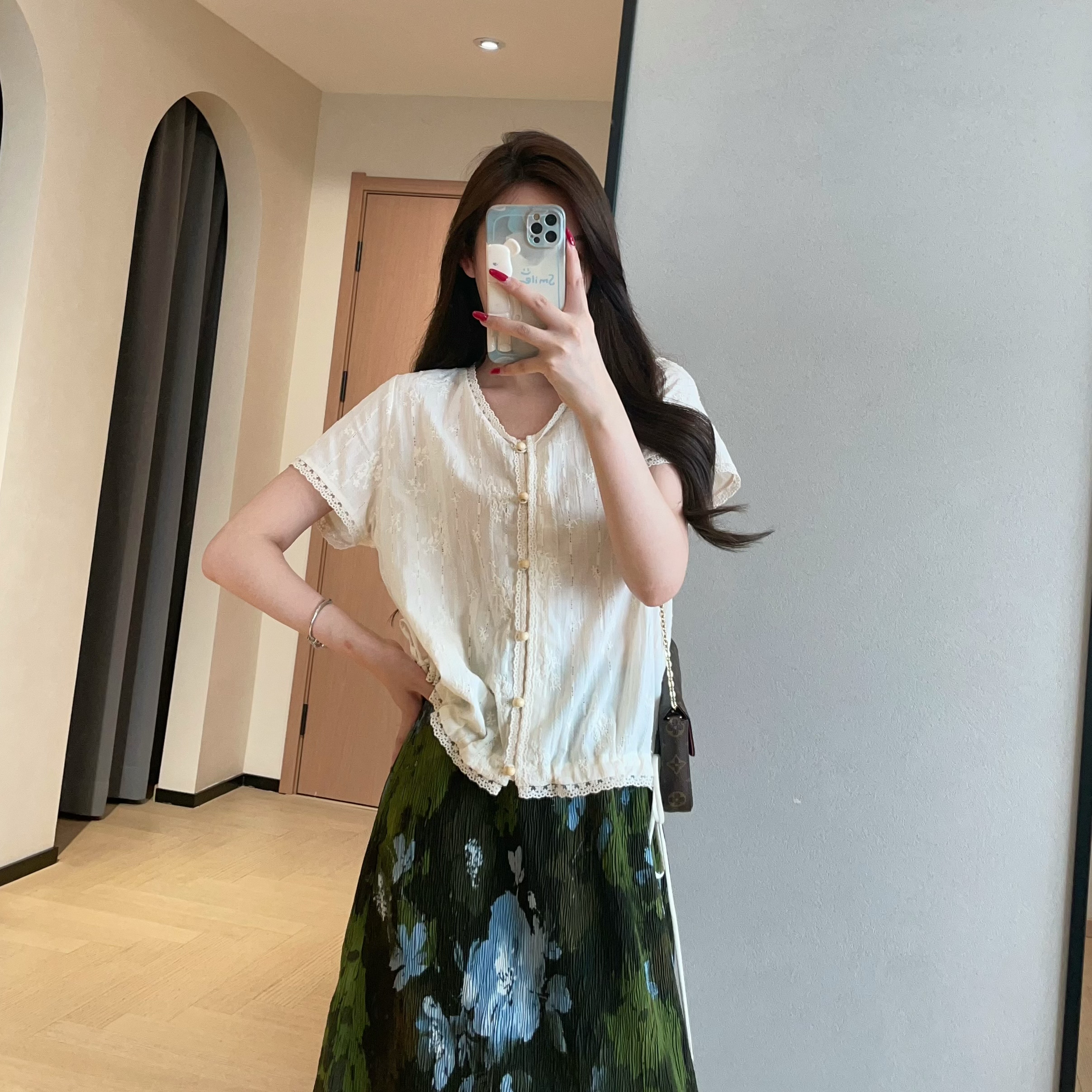 WTHEONE法式小衫时髦提花蕾丝刺绣显瘦V领森系短袖衬衫女2026新款