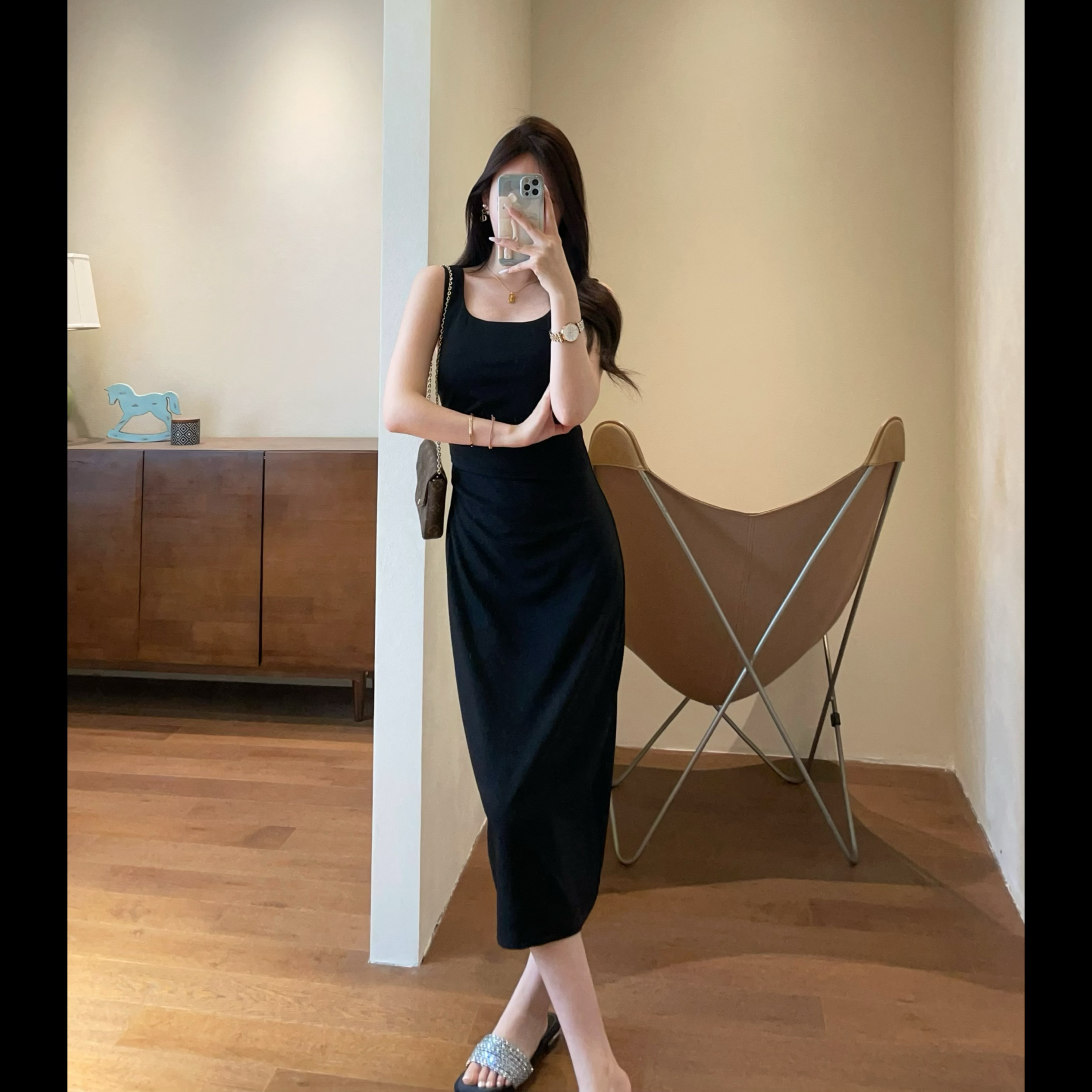 WTHEONE时髦通勤垂顺吊带西装小黑裙收腰中长款无袖连衣裙2025女