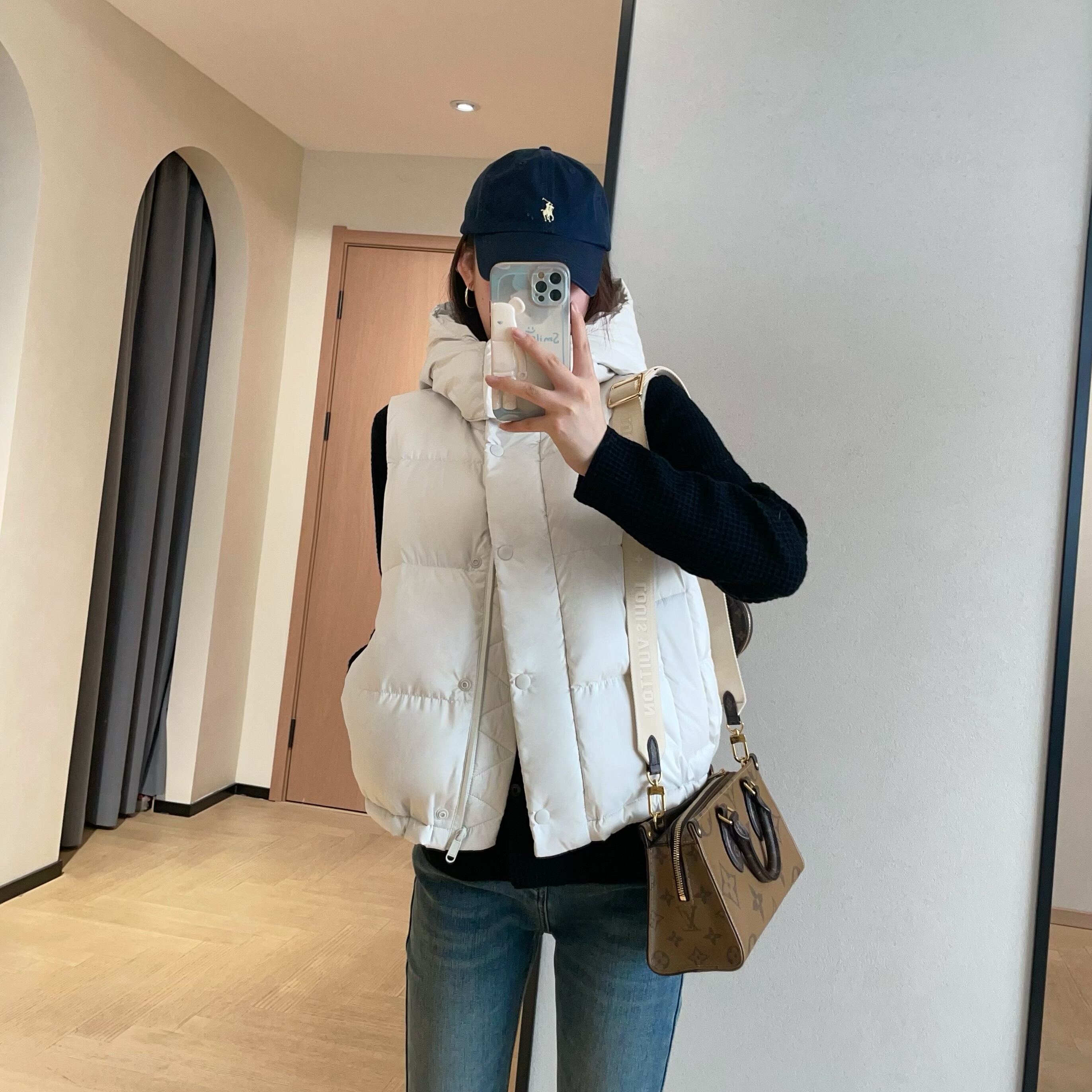 WTHEONE柜上2000+lu家四格三星90白鸭绒短款连帽羽绒服马甲女冬