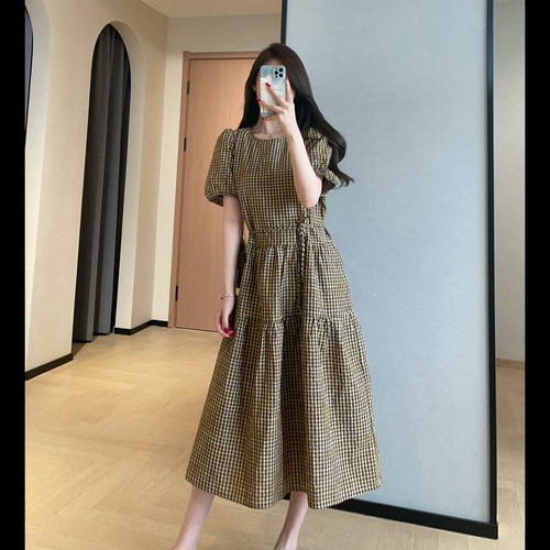 THEONE韩系松弛棕咖细格纹蛋糕裙中长款泡泡短袖连衣裙女2026新款
