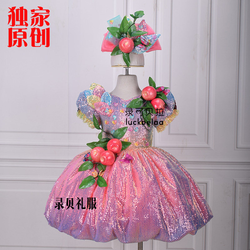 快乐阳光演出服女童《苹果姑娘》短款俏皮亮片粉红色礼服出租