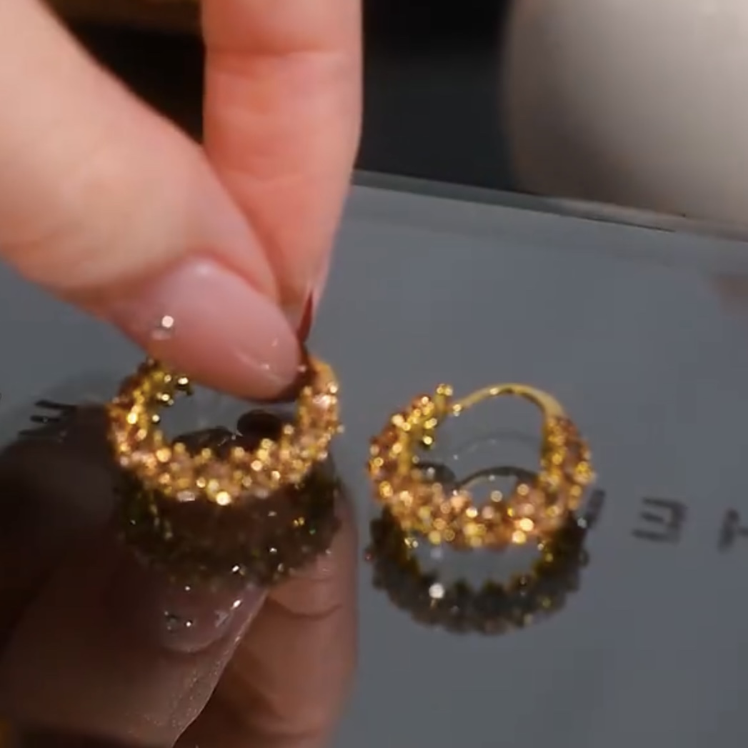 925银针美拉德咖色满钻耳圈女