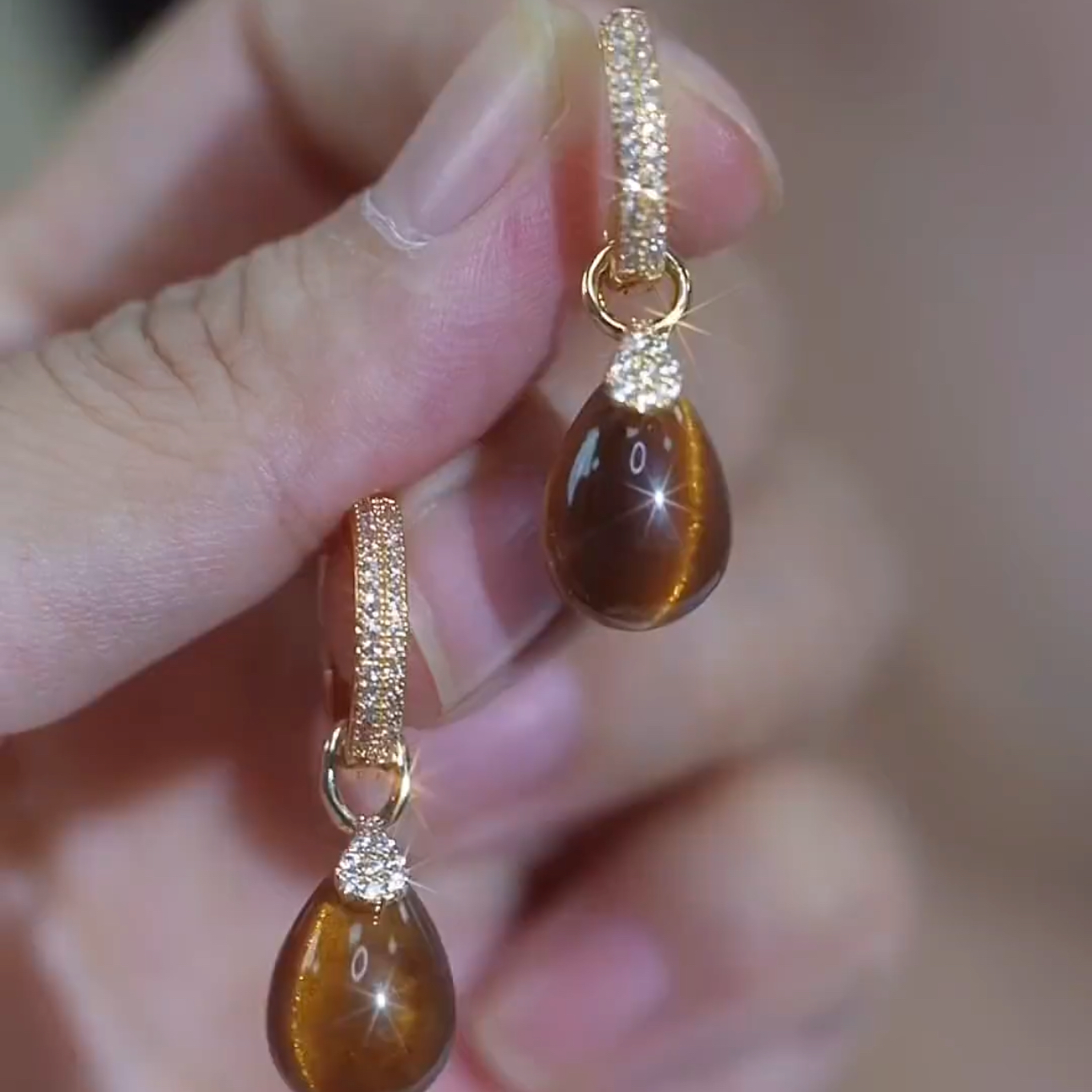 2025新款潮菱形虎眼锆石耳扣高级感轻奢耳环时尚气质爆款耳饰女