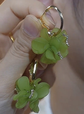 时尚个性小众洋气绿色花瓣耳环高级感超仙气质甜美百搭耳饰银针