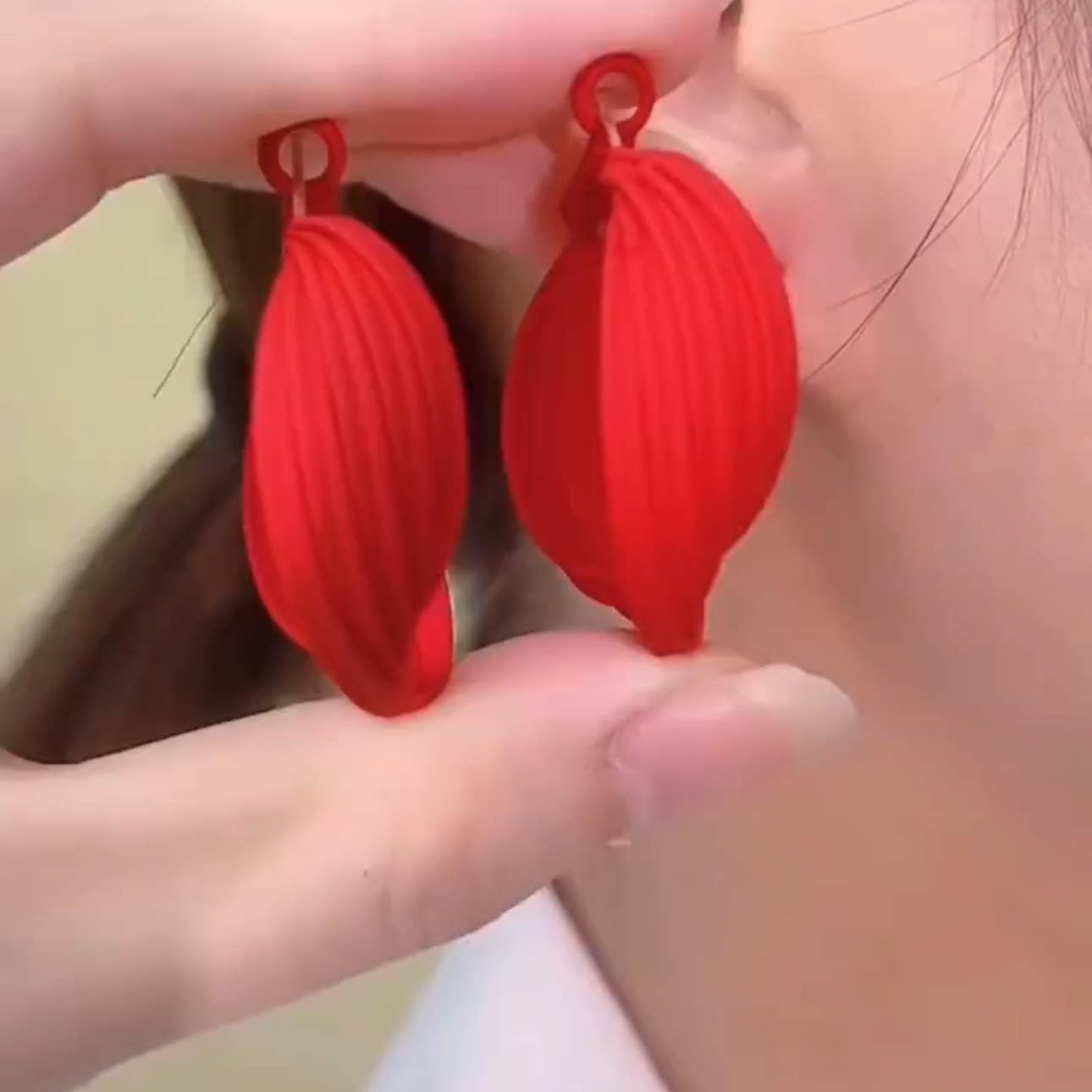 独特设计感红色扭曲耳圈女显白的圆圈圈耳环夸张大气圆形耳饰小众