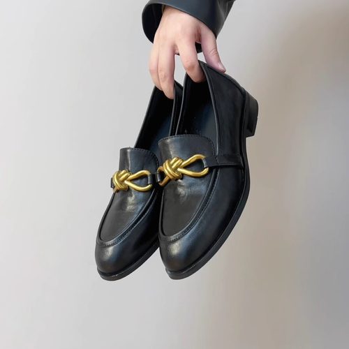 一脚蹬金属链条装饰通勤牛皮单鞋