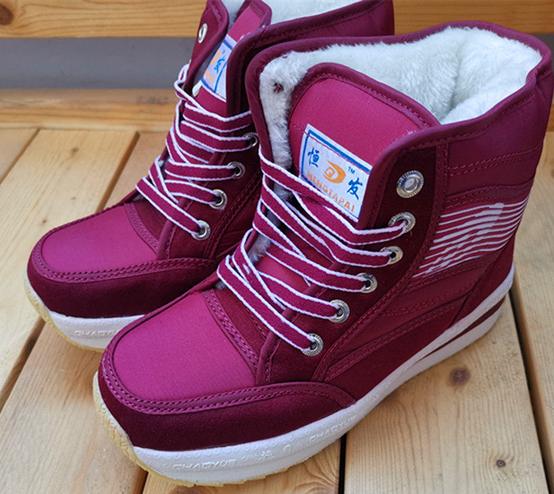 防滑耐磨经典老式雪地鞋女士保暖学生鞋加绒运动鞋加厚特暖雪地靴