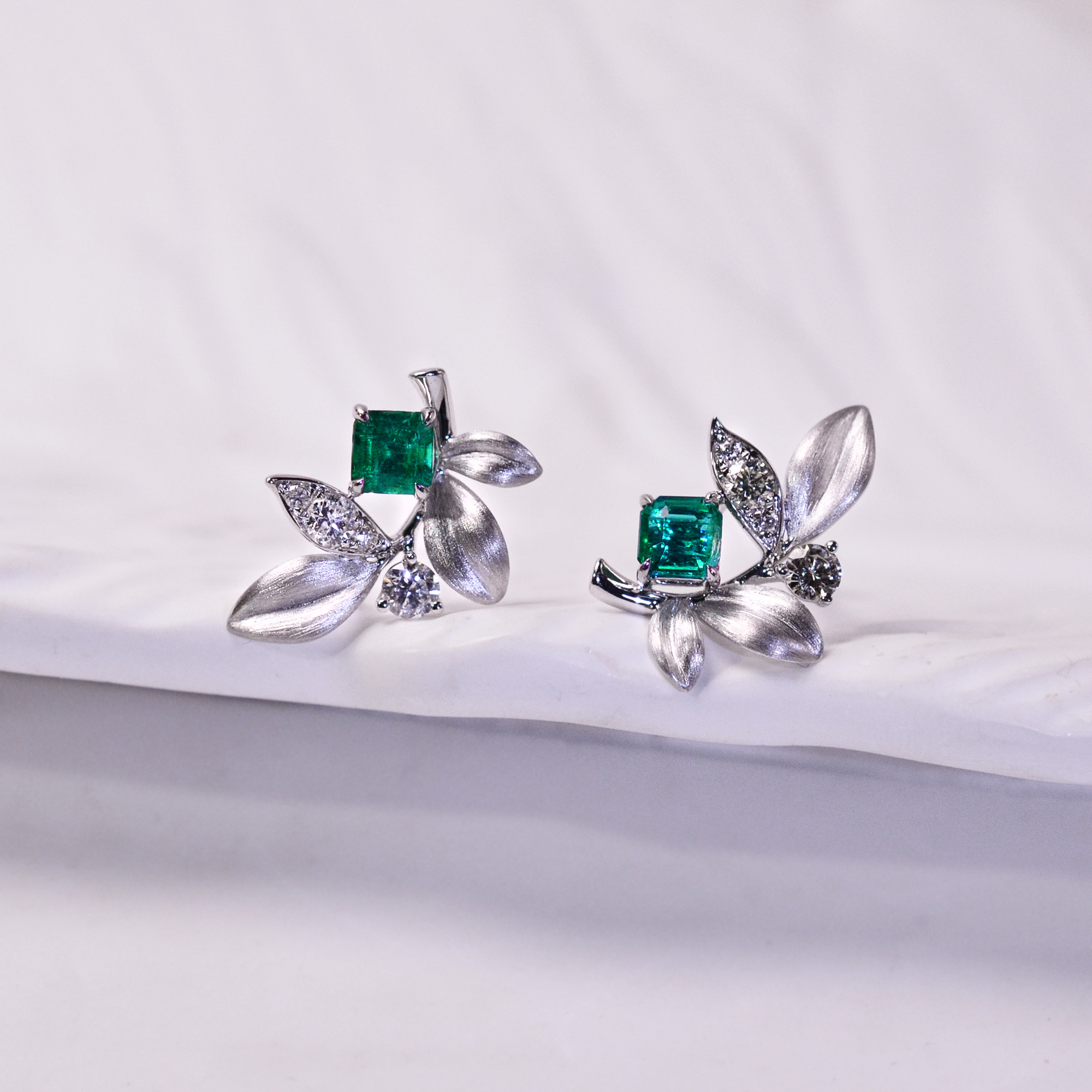 灵动珠宝18k金镶嵌钻石耳钉