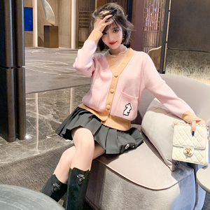 MIUCO性感V领撞色镶边单排扣针织开衫+A字百褶半裙套装【现货】