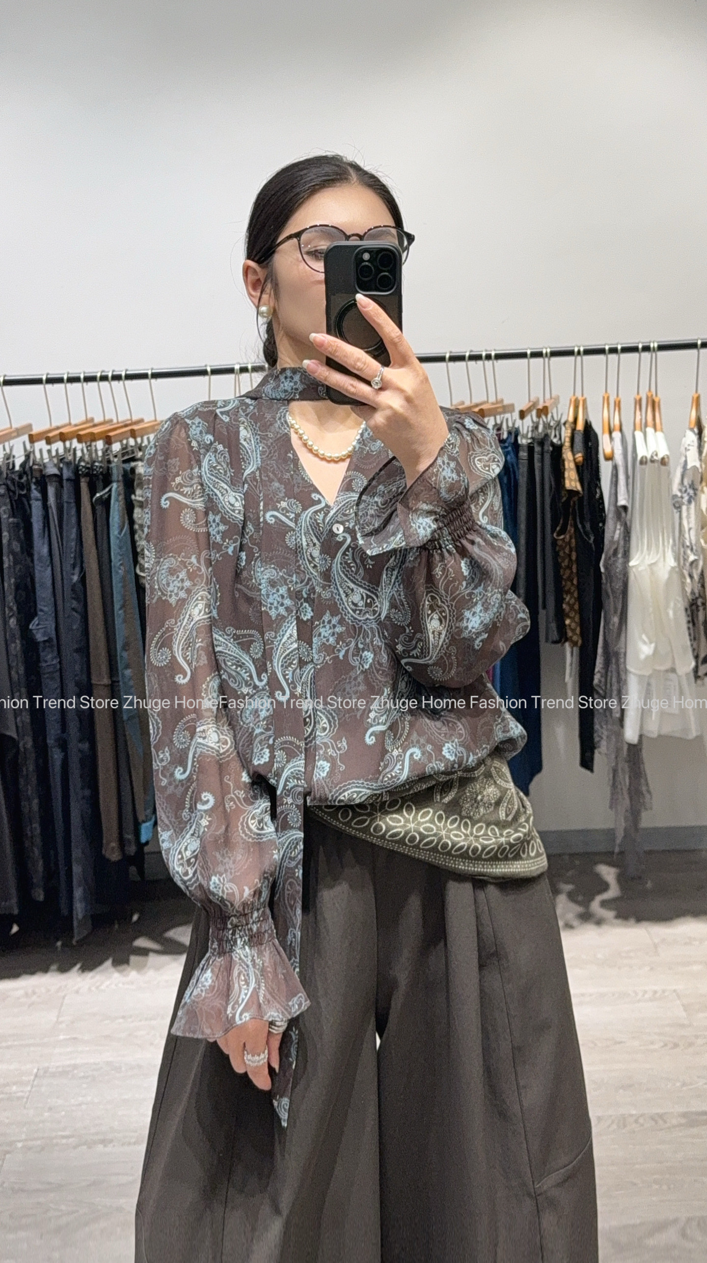 老钱风复古印花长袖衬衫女欧货2026秋款时尚宽松气质V领飘带衬衣