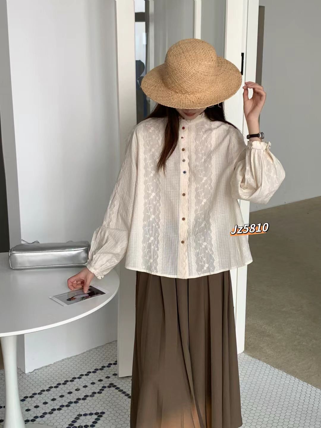 甜美日系蕾丝镂空刺绣少女感长袖衬衫女文艺范清新小个子打底衫