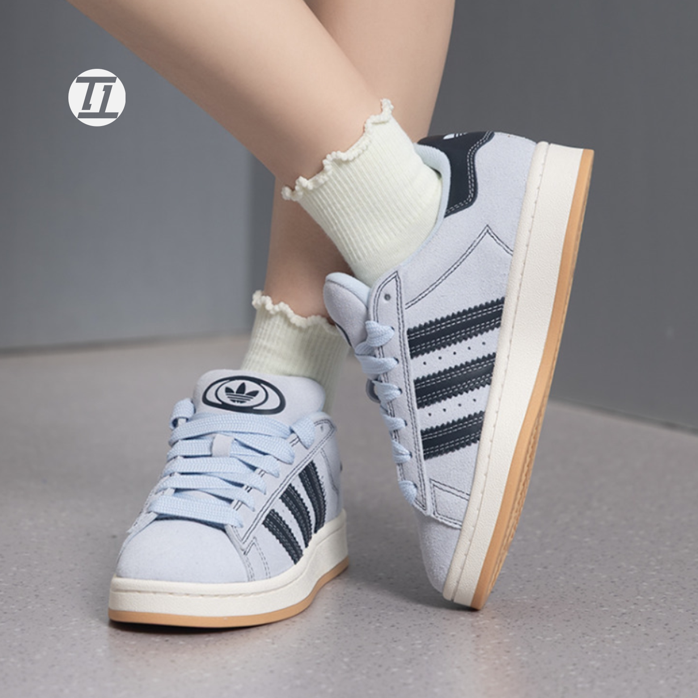 阿迪达斯adidas缓震透气轻便板鞋