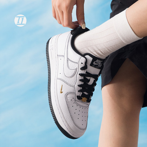 耐克AF1黑白低帮女子休闲板鞋