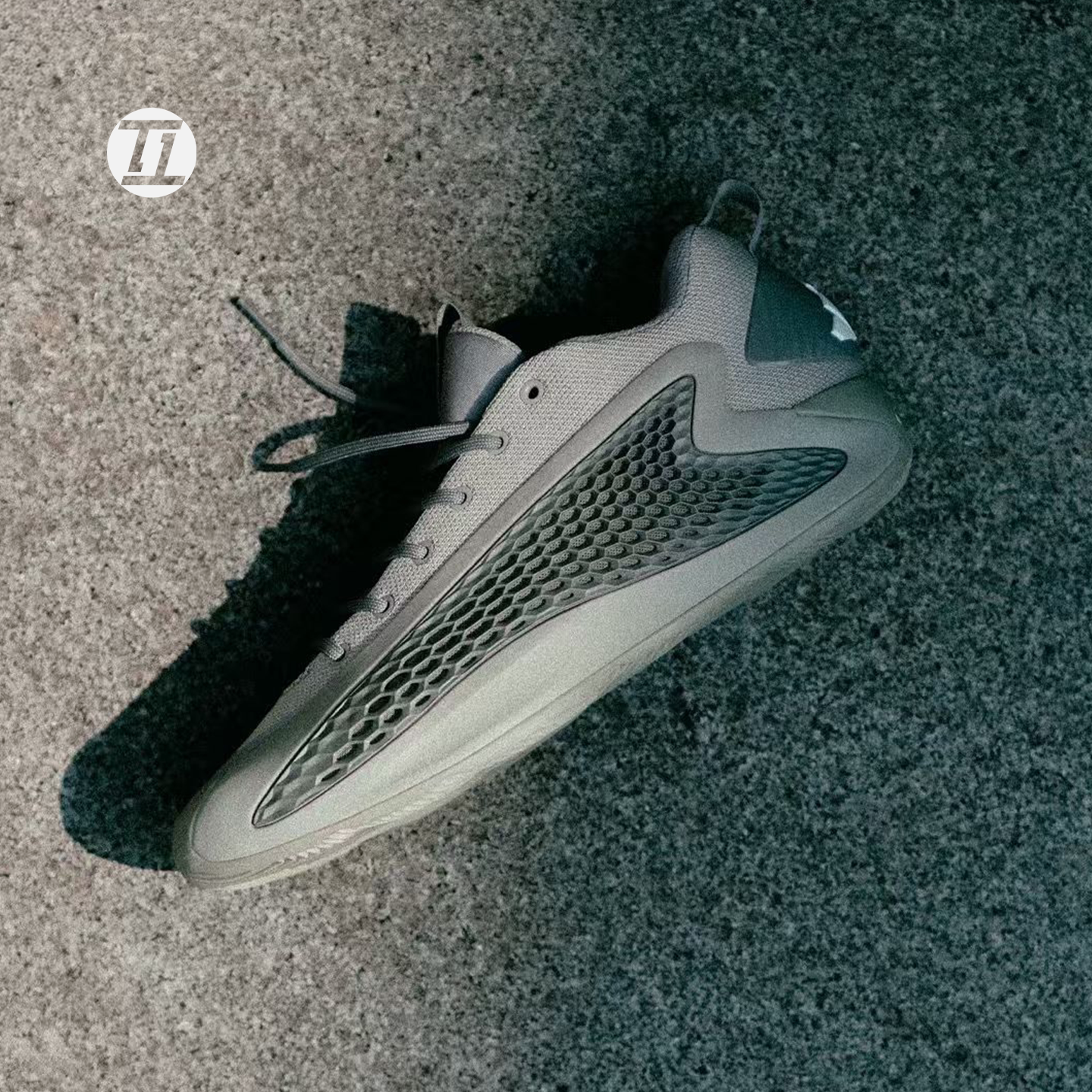 阿迪达斯Adidas华子一代篮球鞋