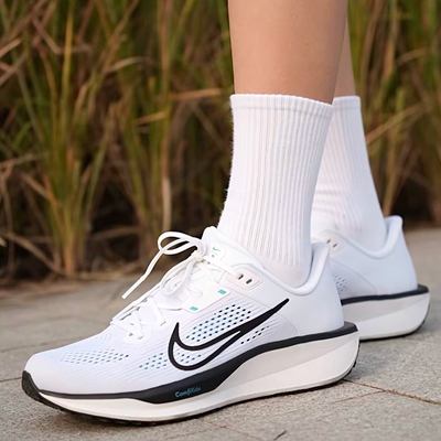 耐克Nike透气运动跑步鞋Quest6