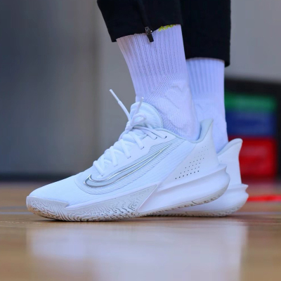 耐克Nike透气运动篮球鞋
