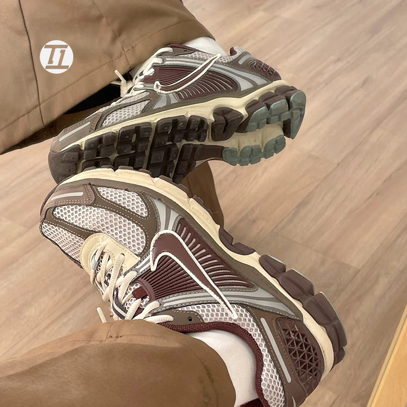NikeZoomVomero5复古跑鞋