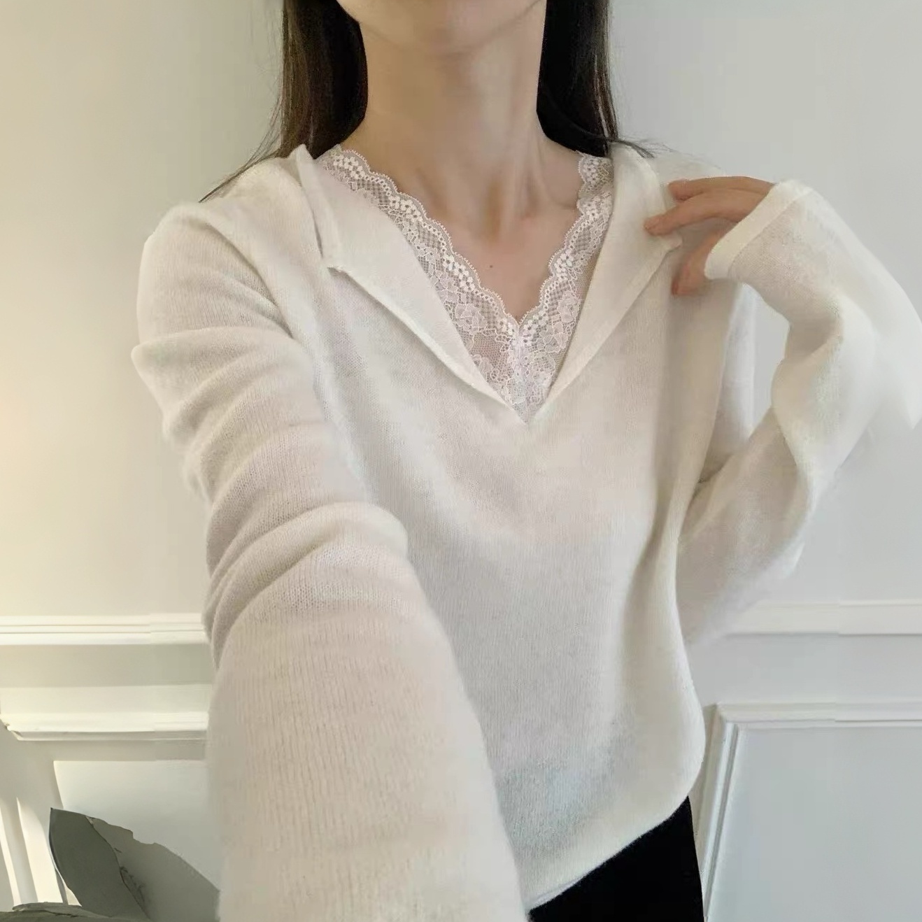 【送运费险】V领针织打底衫女