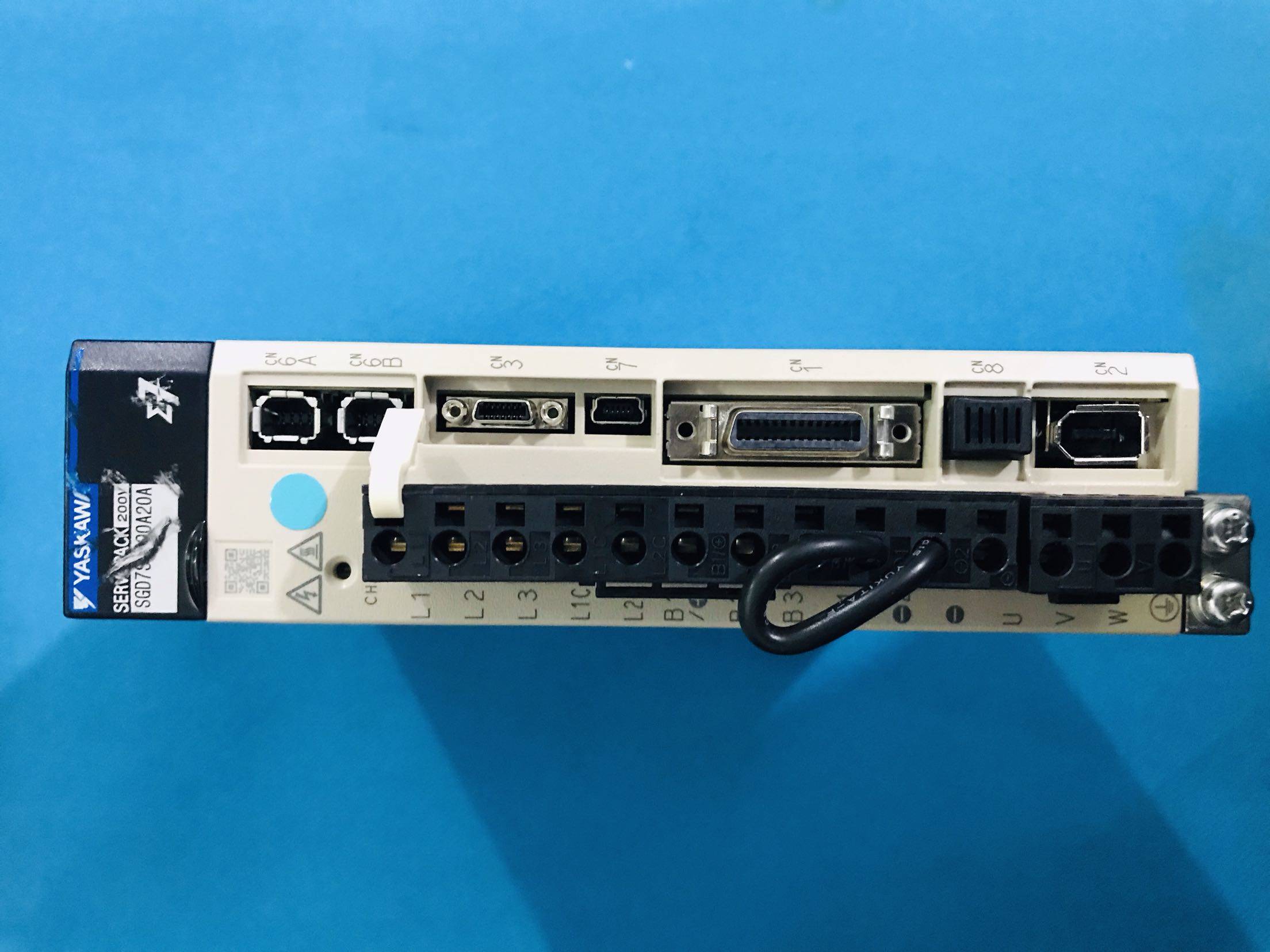 26-安川SGD7S-R90A20A 伺服驱动器 98新未使用 实拍 无外包装