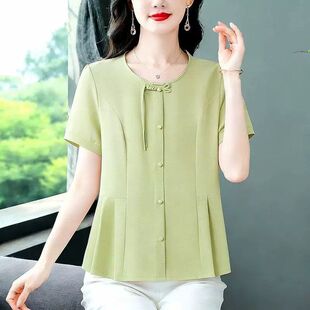 优雅中老年女士绿色短袖T恤夏季薄款上衣显瘦设计百搭时尚穿搭选